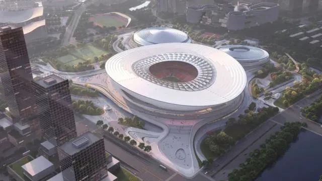 日前，浙江省“千項萬億”重大項目——杭州國際體育中心項目又有了新的進(jìn)展，整個足球場的輪廓已經(jīng)初見雛形，游泳館及體育館建設(shè)已完成總工程量的11%以上。據(jù)悉，該項目關(guān)鍵部位建設(shè)所需的特殊鋼板，均由河鋼集團(tuán)舞鋼公司獨家供應(yīng)。舞鋼鋼板的卓越性能以及舞鋼公司在高端鋼材制造領(lǐng)域的領(lǐng)先地位和技術(shù)實力再次得到彰顯。          舞鋼公司深入貫徹集團(tuán)要求，以客戶需求為導(dǎo)向，與客戶簽訂專用技術(shù)協(xié)議，不斷優(yōu)化營銷方案，多次就項目關(guān)鍵部位用鋼與相關(guān)項目負(fù)責(zé)人進(jìn)行深度交流，為用戶提供“一攬子”解決方案，設(shè)計研發(fā)高端耐候鋼板，滿足項目建設(shè)所需，同時也加快了舞鋼公司由生產(chǎn)型向“制造+服務(wù)”型企業(yè)轉(zhuǎn)變的步伐。為確保該合同順利交付，舞鋼公司產(chǎn)線各單位全線聯(lián)動，強化過程控制，先后攻克多個技術(shù)難題，確保了產(chǎn)品各項指標(biāo)全部滿足客戶要求。          作為杭州城市新中心的地標(biāo)性建筑，國際體育中心項目是杭州城市重要新中心核心區(qū)中軸線上的一顆“耀眼明珠”。該項目總投資逾95億元，總用地面積約26.1萬平方米，規(guī)劃建設(shè)“一場兩館”，包括一個6萬座席的專業(yè)足球場，一個18000座席的綜合體育館、游泳館以及相關(guān)配套設(shè)施。該項目以打造一個能與世界頂尖水平相媲美的杭州新地標(biāo)為目標(biāo)，在設(shè)計上充分融合了余杭的文化元素，使得這座面向世界的體育場館不僅具有極高的專業(yè)水準(zhǔn)，也有著深厚的文化底蘊。建成后，這里將會打造成為功能最齊全的體育中心，也是具備全時活力的全民健身中心。